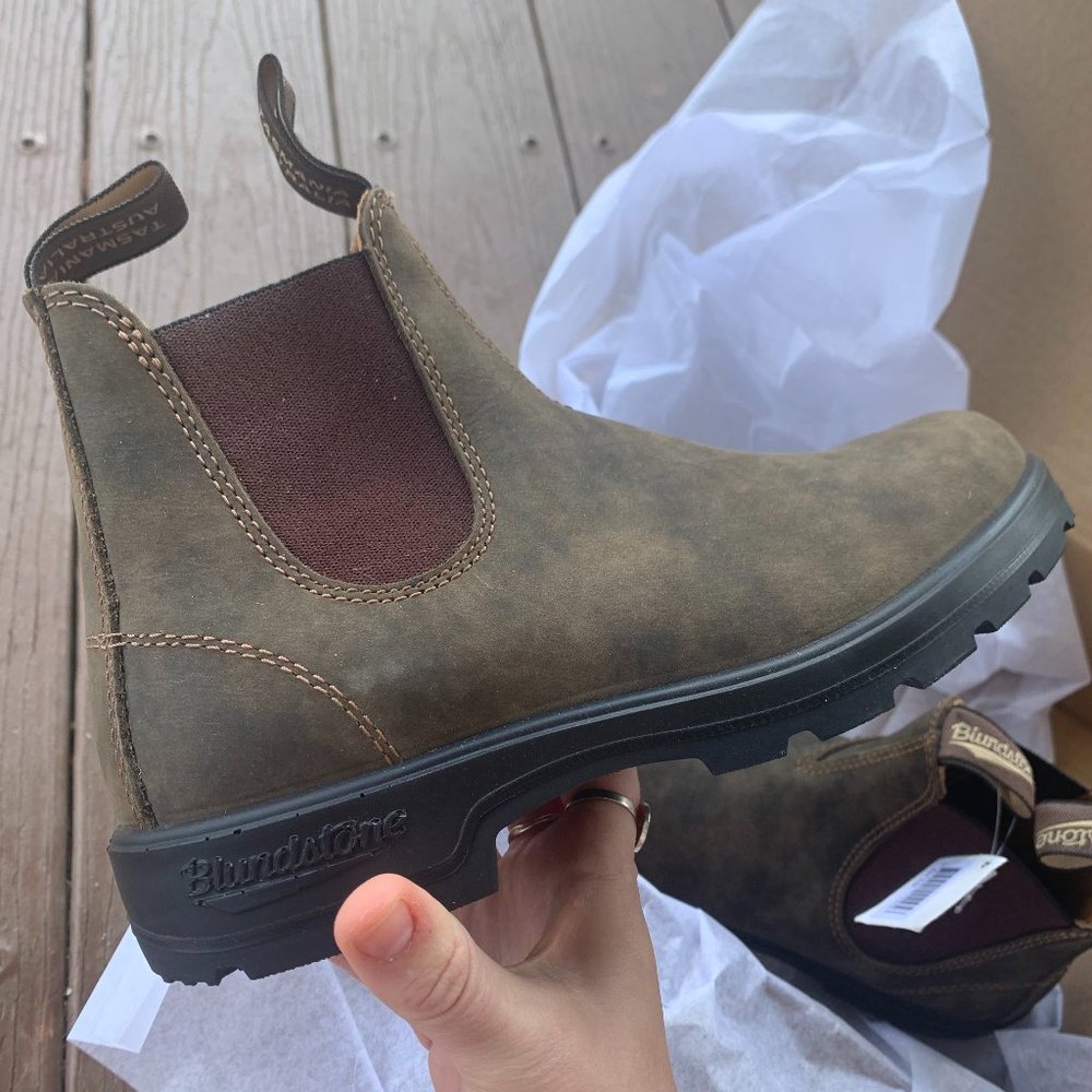 NEW Blundstone #585 Chelsea Boots Rustic Brown (UK 4/Men US 5/Women US 7)